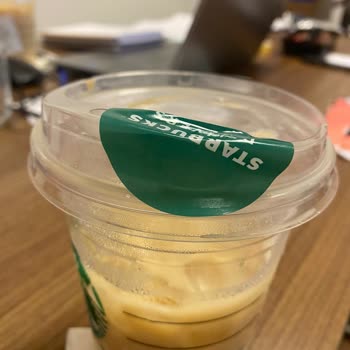 Getir Yemek Starbucks Kahvelerinin Ağzı Açık Dökülmüş Olarak Gelmesi