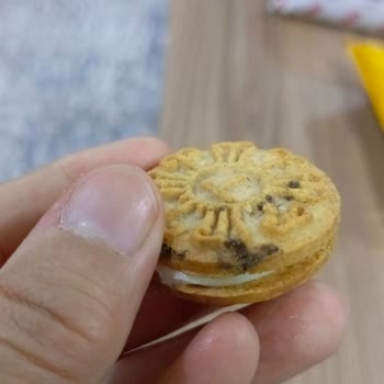 Torku Bisküvi Rengi Neden Böyle Yabancı Maddemi Karışmış Acaba