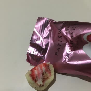 Patiswiss Çilek Drajenin İçinden Çürük Çıktı.