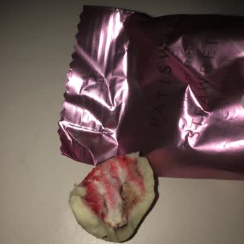 Patiswiss Çilek Drajenin İçinden Çürük Çıktı.