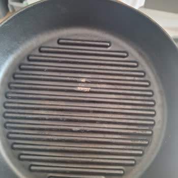 İlk Kullanımda Hayal Kırıklığı: Lava Marka Döküm Tava Sorunu