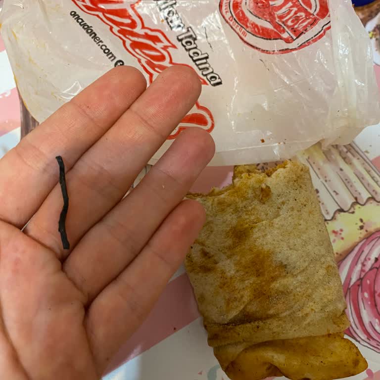 Öncü Döner Yemekten Metal Çıktı