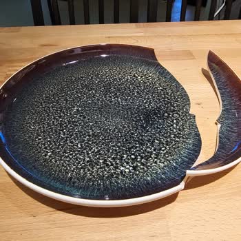 Karaca Geschirrservice mit 6 gerissenen Tellern - Ersatz gefordert, Bitte um schnelle Antwort