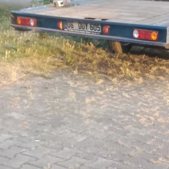 Kartepe Belediyesi Evimin Caminin Önüne Park Edilmesi