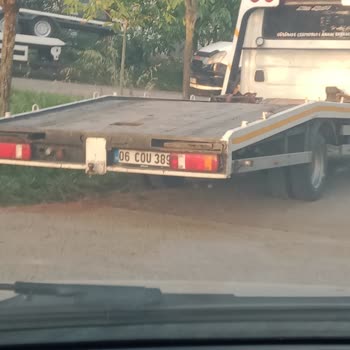 Kartepe Belediyesi Evimin Caminin Önüne Park Edilmesi
