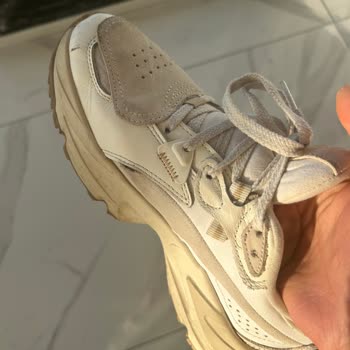 Puma Kadın Ayakkabının Sağ Ayağı Yırtık Ve Deforme
