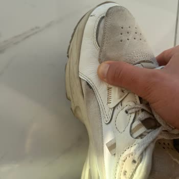 Puma Kadın Ayakkabının Sağ Ayağı Yırtık Ve Deforme