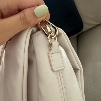 Boyner Calvin Klein Çanta Yırtık Teslim Edildi. İade Kabul Etmiyorlar