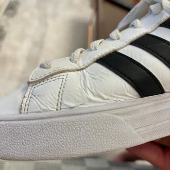 Adidas Spor Ayakkabı Yırtılması Ve Tadilat Yapılmaması