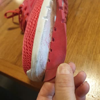 Adidas Üretim Hatasını Kabul Etmiyor