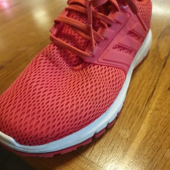 Adidas Üretim Hatasını Kabul Etmiyor