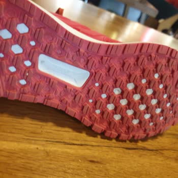 Adidas Üretim Hatasını Kabul Etmiyor