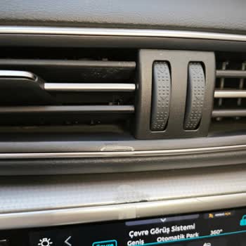 Glade Marka Araç Parfümü Aracın Plastiğine Ağır Zararlar Veriyor