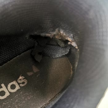 Adidas Torsion Ayakkabının İç Kumaşı 6 Ayda Parçalandı