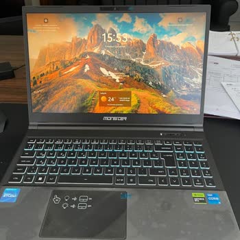 Monster Laptop Ekran Çerçevesi Çatlaması