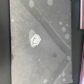 Monster Laptop Ekran Çerçevesi Çatlaması