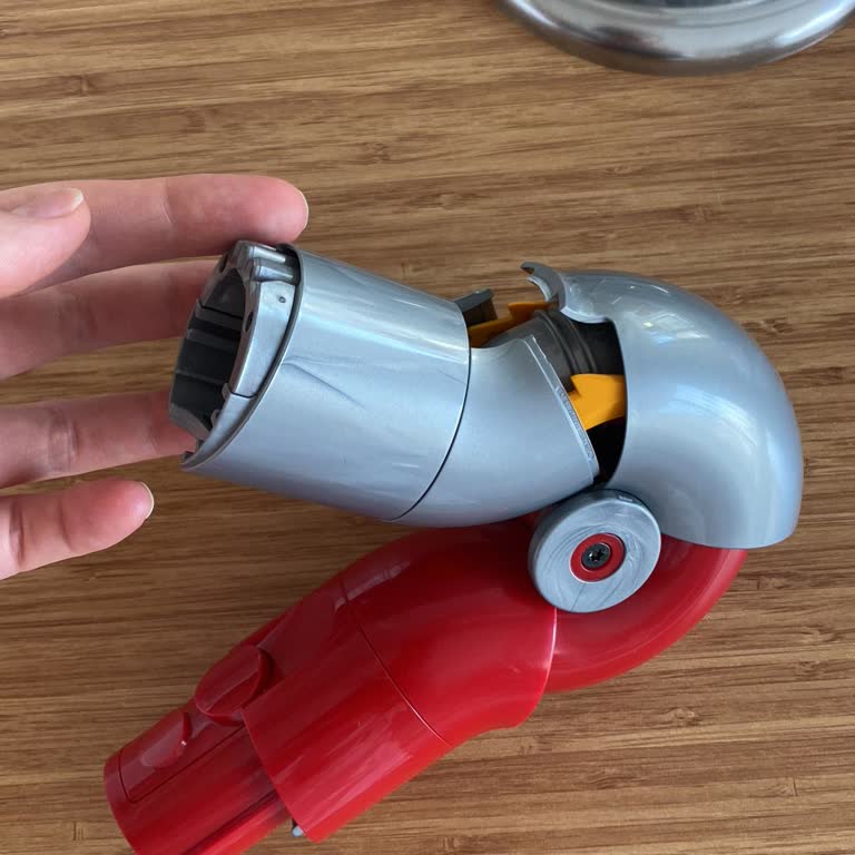 Dyson V12 Mobilya Altı Adaptörü Kırıldı Ürün Temini Yapmıyorlar!