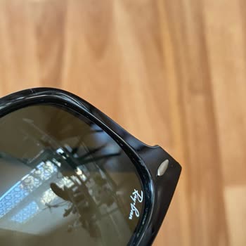 Rayban Wayfarer Gözlük Ekran-kasa Çizik Ve Deforme Oluştu