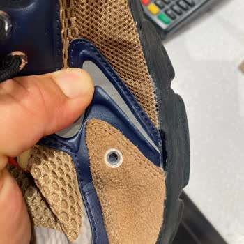 Sneaks Up Yapıştırma Olan Kısımlardaki Açılma Nasıl Kullanıcı Hatası Olur!