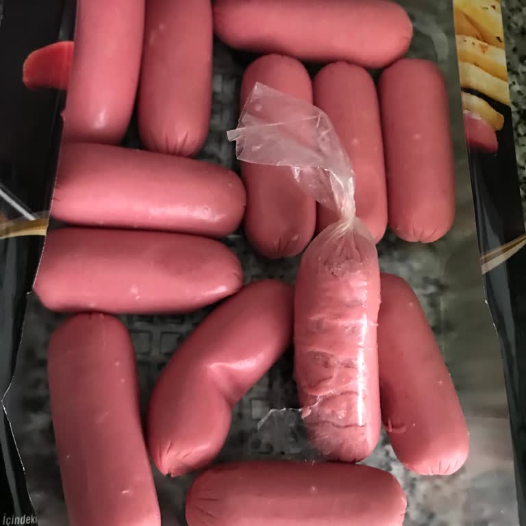 Namet Dana Kokteyl Sosis İçinden Plastik Poşet Çıktı