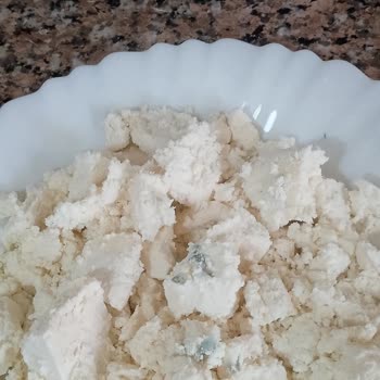 Cebeci Süt ve Süt Ürünleri Cebeci Lor Peyniri Son Kullanma Geçmemiş Ama Küflü Çıktı.