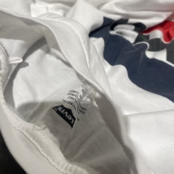 Levi's Cevahir Şubesinde Hayal Kırıklığı: Kalitesiz Ürün Ve Yetersiz Hizmet