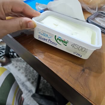 Pınar Et ve Süt Marketten Alınan Peynirin Küflü Çıkması