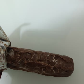 Tadelle Çikolata Şekil Bozukluğu Ve Üstünde Beyaz Lekeler