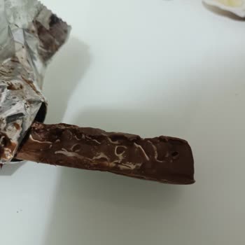 Tadelle Çikolata Şekil Bozukluğu Ve Üstünde Beyaz Lekeler