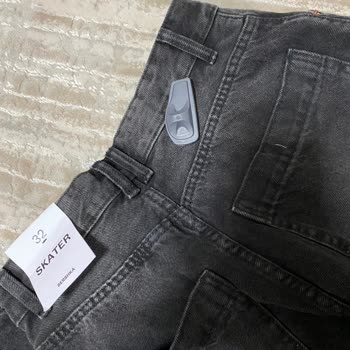Bershka Kot Pantolonda Alarmı Unutmuşlar