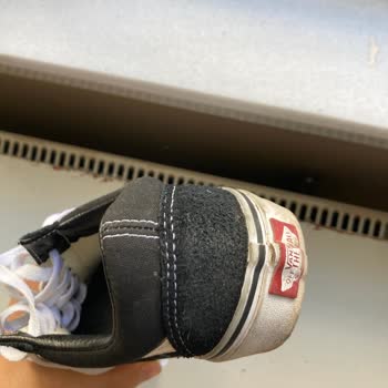 Vans Ayakkabı Yağış + Yere Düşmem Yüzünden 2. Giyişimde Yırtıldı