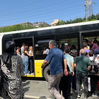İBB - İstanbul Büyükşehir Belediyesi 500t Şikayet 1 Saat Otobüs Beklenmemeli