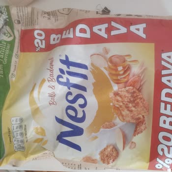 Nestle Nesfit İçinden Yapışkanlı Jelatin Çıktı