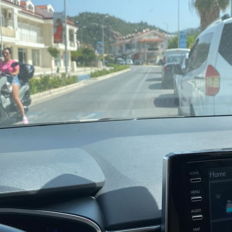 Marmaris Belediyesi Yol Ve Park Konusunda İhmallik...