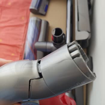 Dyson V12 Koltuk Altı Aparatı