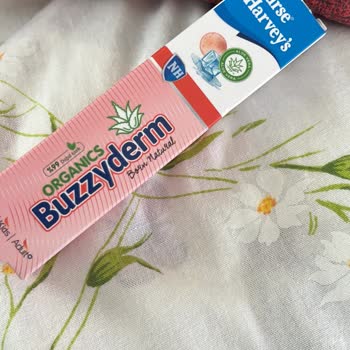 Nurse Harvey’s Buzzyderm Kremi Bebek Cildinde Beklenmedik Reaksiyon Yarattı!