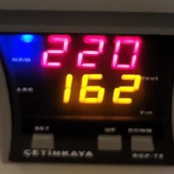 Uludağ Elektrik Dağıtım Bursa Akçalar Mahallesinde Voltaj Çok Düşük Ve Kurum İlgilenmiyor.