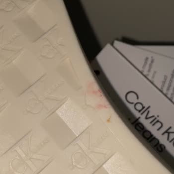 Calvin Klein Calvien Klein Lekeli Bir Şekilde Geldi