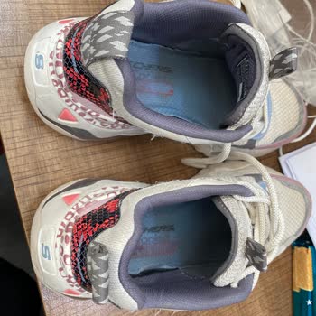 Skechers Ürününün Arkasında Dur!