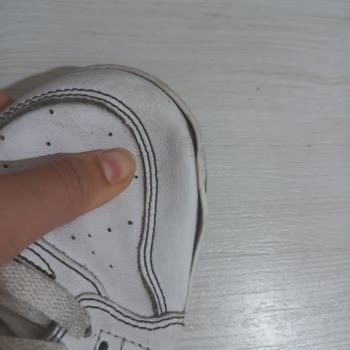Converse Ayakkabım Açılmaya Başladı