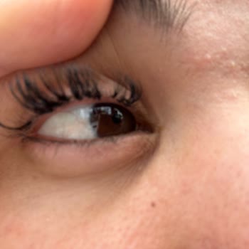 Neslim Güngen Güzellik Esenler Şubesinde İpek Kirpik Uygulaması Sorunu