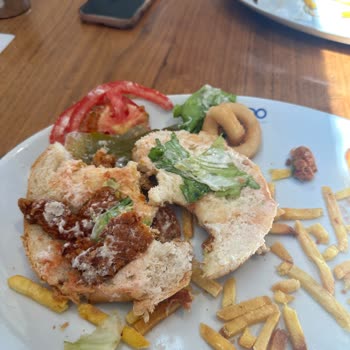 Mado Fındıkzade'de Hayal Kırıklığı, Sert Tavuk Ve Bayat Malzemeler