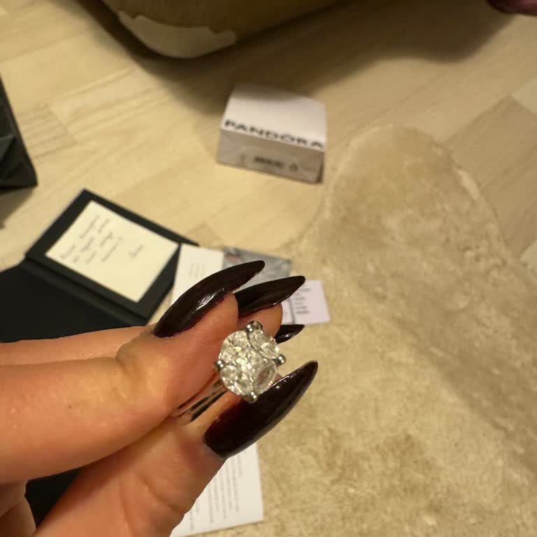 Zen Pırlanta Yüzüklerinde Yapıştırıcı Kullanıyor