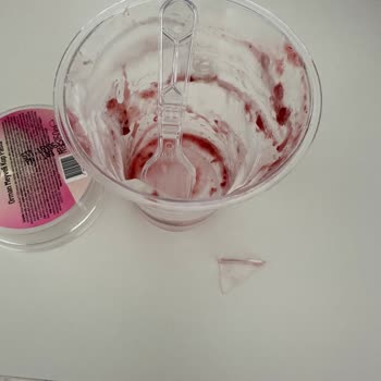 A101 Özsüt Ürününde Tehlikeli Cisim Çıktı