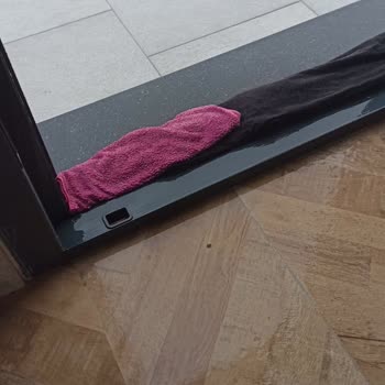 Sur Çelik Kapı Yağmur Suyunu Olduğu Gibi İçeriye Alıyor!