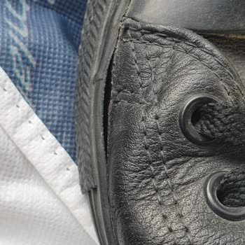 Converse Malına Güvenmiyor Ki...