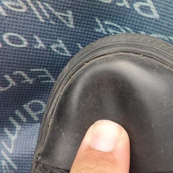 Converse Malına Güvenmiyor Ki...