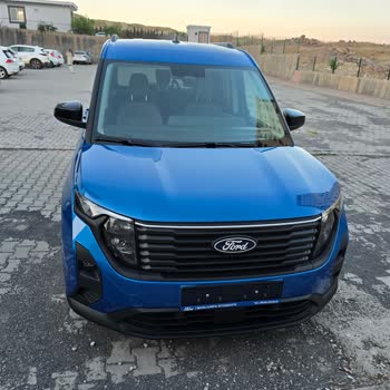 2024 Ford Tourneo Courier автомобиль с дефектами, но компания не признает свою вину.