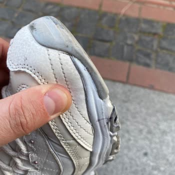 Skechers Tan Aldığım Ayakkabı Tabanından Kopma Yaptı.