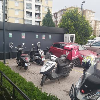 Köfteci Yusuf Kullanılamayan Elektrikli Şarj İstasyonları